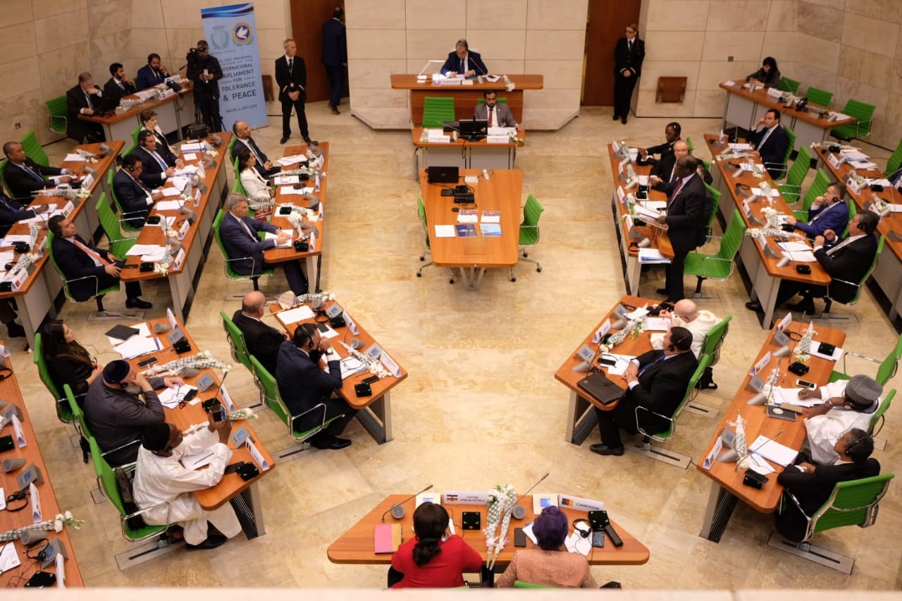 Le Parlement International Pour La Paix Et La Tolerance Le Defi